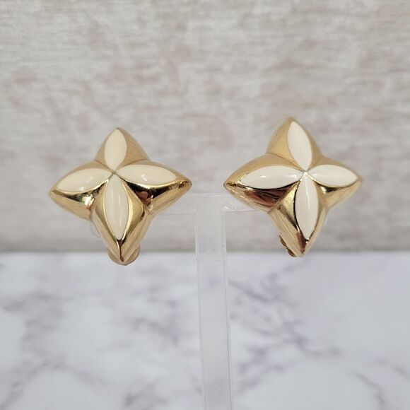 Vintage Gold and Cream Enamel Clip On Earrings Blossom 4 Point Star Anise Shape - Picture 1 of 8